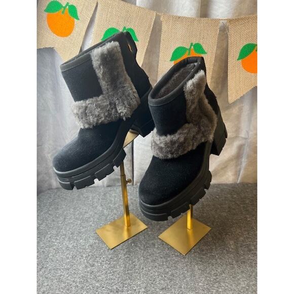 UGG Sunburst Mini Genuine Shearling Bootie Black Suede Women’s 8.5 New $210 - Picture 1 of 8